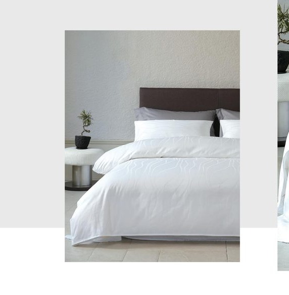 Jacquard bed linens, white